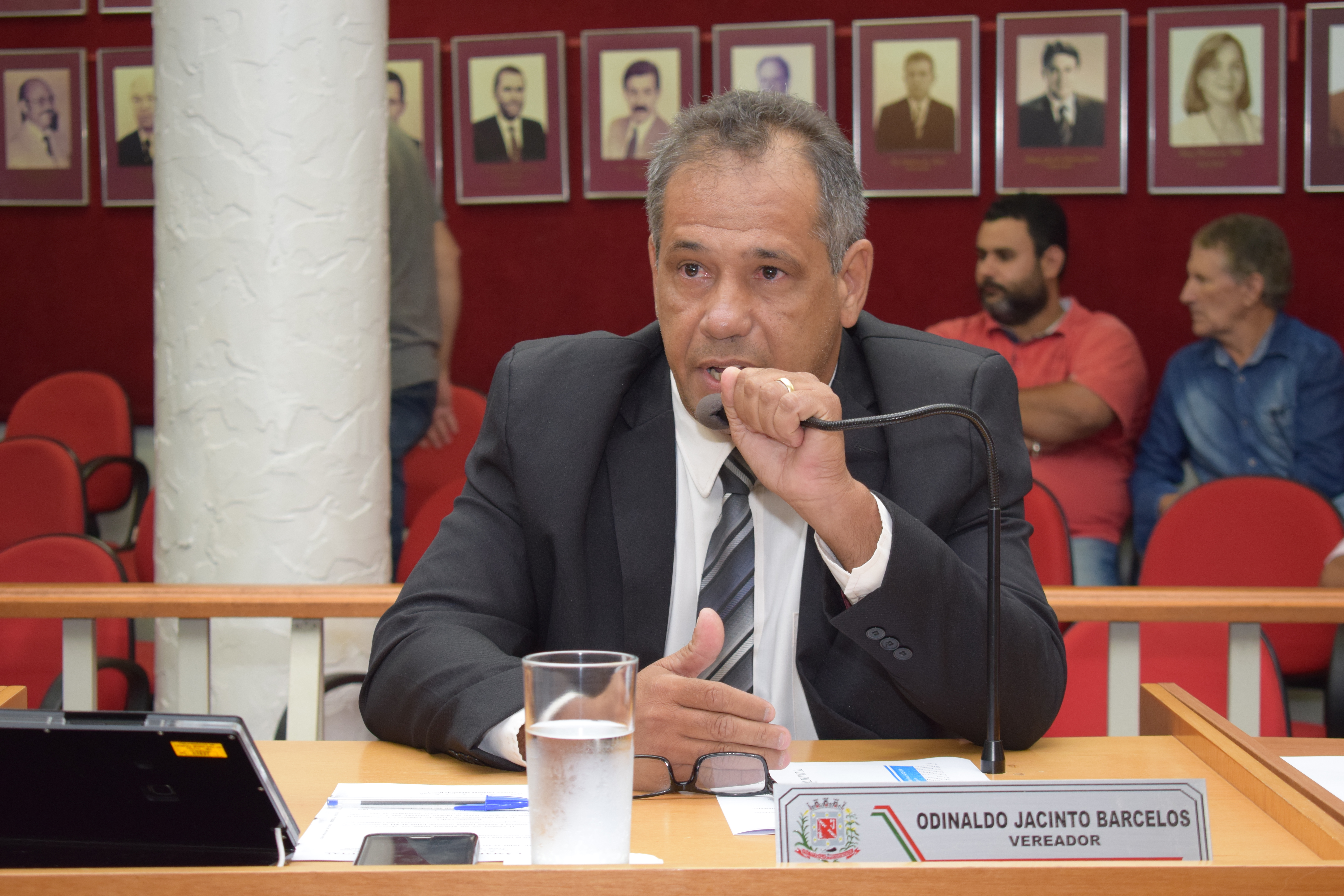 Odinaldo cobra ação na Praça Elvira Menezes