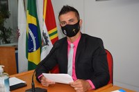 Vereador Jhonathan cobra limpeza de área no Residencial Waldemar Marchi III