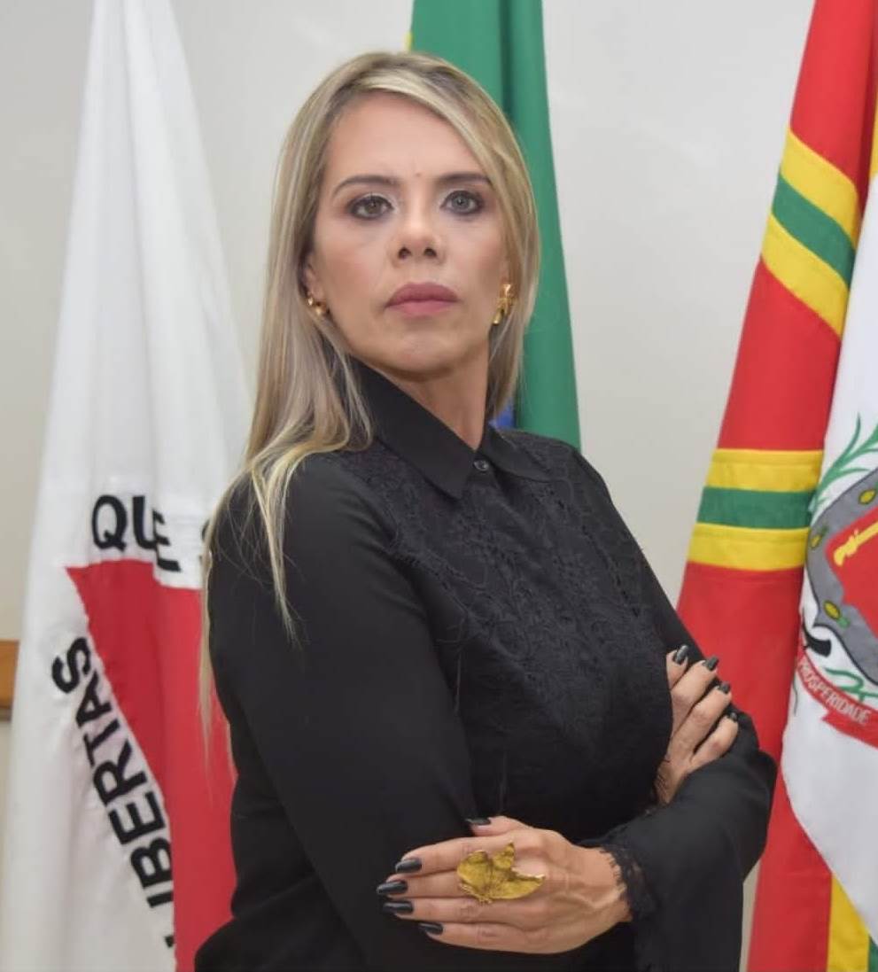 Vereadora Juliene propõe melhoria de aspecto visual com instalação de lixeiras em pontos estratégicos