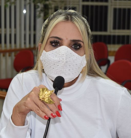 Vereadora Juliene Sabino sugere criação de projeto para dar assistência à idosos em Frutal