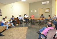 Vereadores debatem a situação do Hospital Frei Gabriel em reunião com o prefeito Bruno Augusto