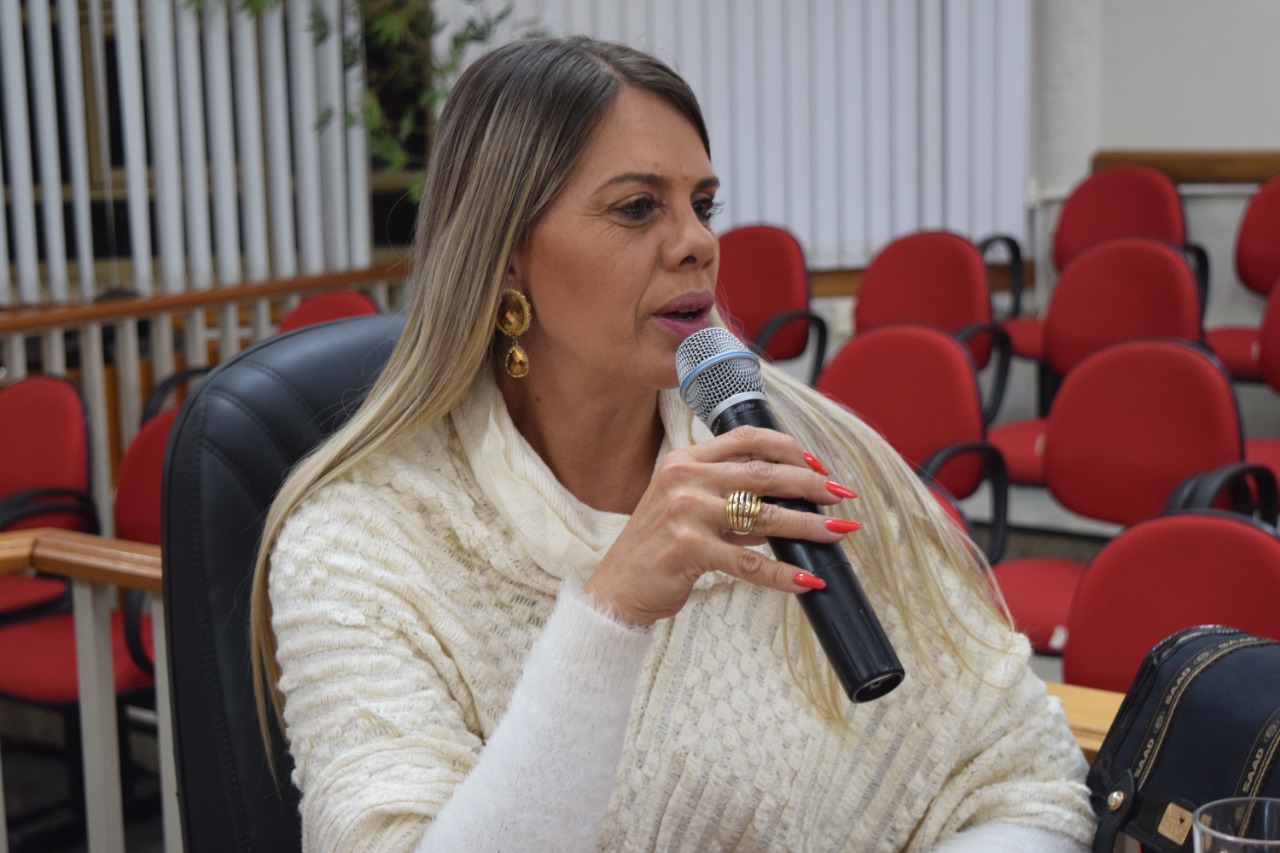 𝗩𝗘𝗥𝗘𝗔𝗗𝗢𝗥𝗘𝗦 𝗝𝗨𝗟𝗜𝗘𝗡𝗘 𝗦𝗔𝗕𝗜𝗡𝗢, 𝗠𝗔𝗜́𝗭𝗔 𝗘 𝗔𝗟𝗘𝗫 𝗙𝗥𝗘𝗜𝗧𝗔𝗦 𝗖𝗢𝗕𝗥𝗔𝗠 𝗜𝗟𝗨𝗠𝗜𝗡𝗔𝗖̧𝗔̃𝗢 𝗣𝗨́𝗕𝗟𝗜𝗖𝗔 𝗡𝗢 𝗥𝗘𝗦𝗜𝗗𝗘𝗡𝗖𝗜𝗔𝗟 𝗣𝗟𝗔𝗭𝗔