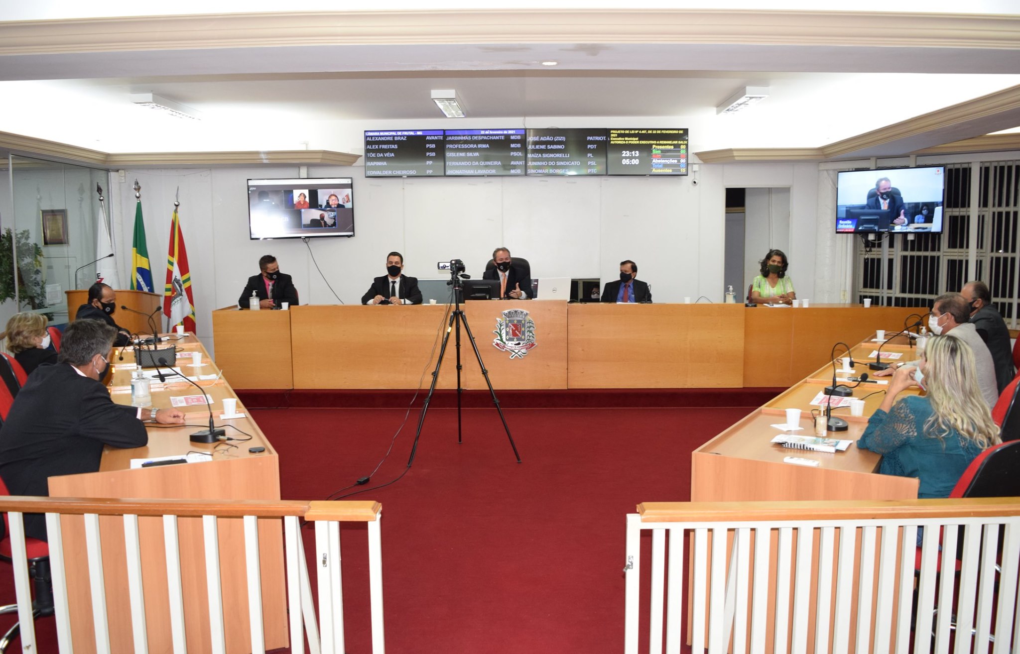 Vereadores solicitam adicional de insalubridade para profissionais da saúde que atuam no combate a Covid-19