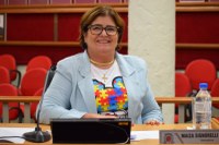 Maíza requer informações sobre reforma e troca de lâmpadas de praça em frente ao APC