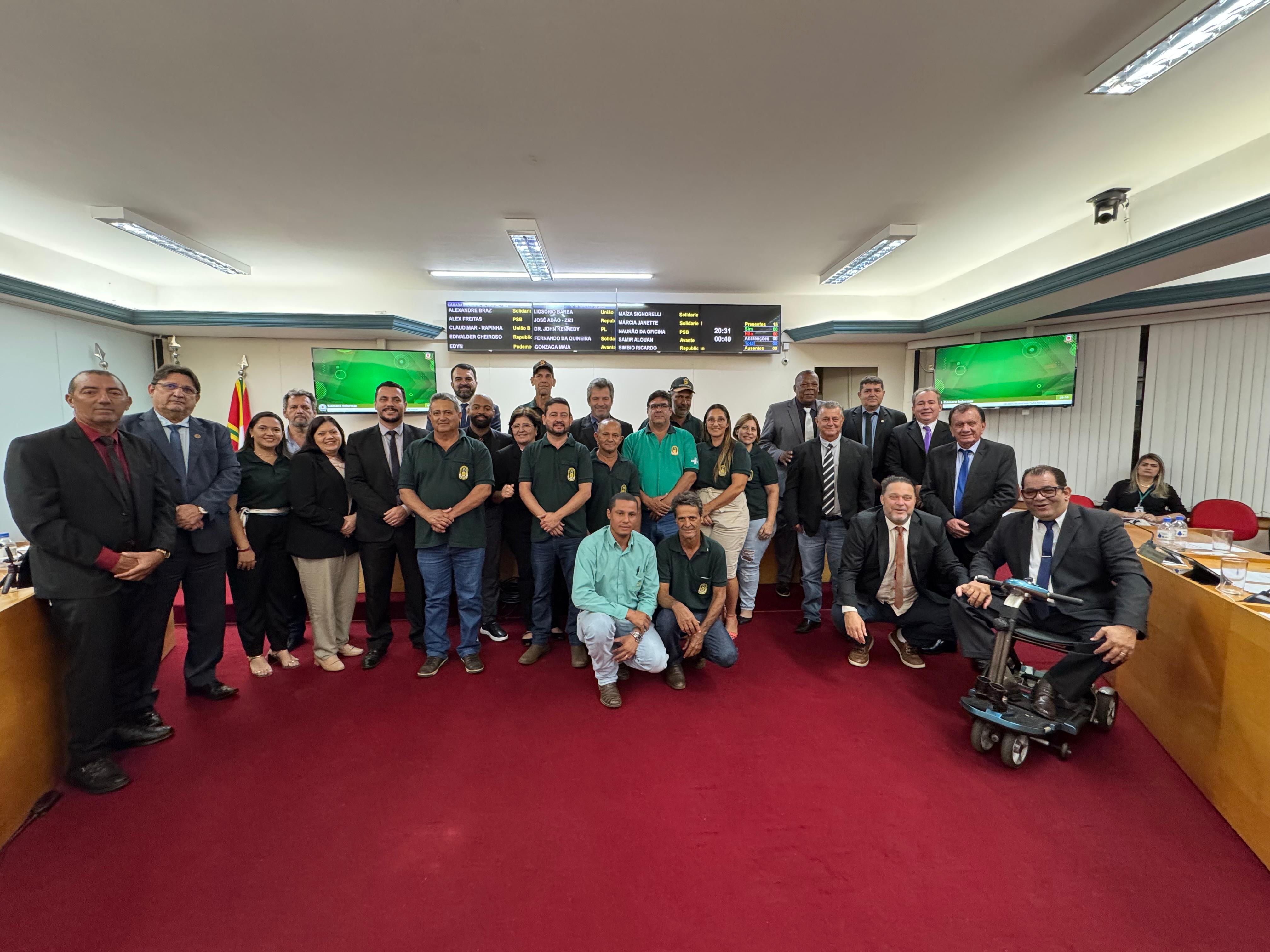 Representantes da Coopercisco destacam a produção de abacaxi em Frutal na tribuna livre da Câmara