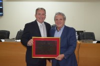 Vereador Edivalder Cheiroso entrega diploma de honra ao mérito ao ex-vice-prefeito Jair Heitor